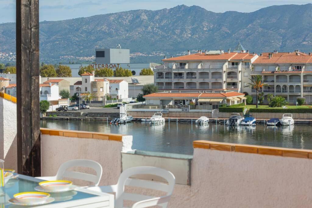Flateli Empuriabrava Apartment Exterior foto