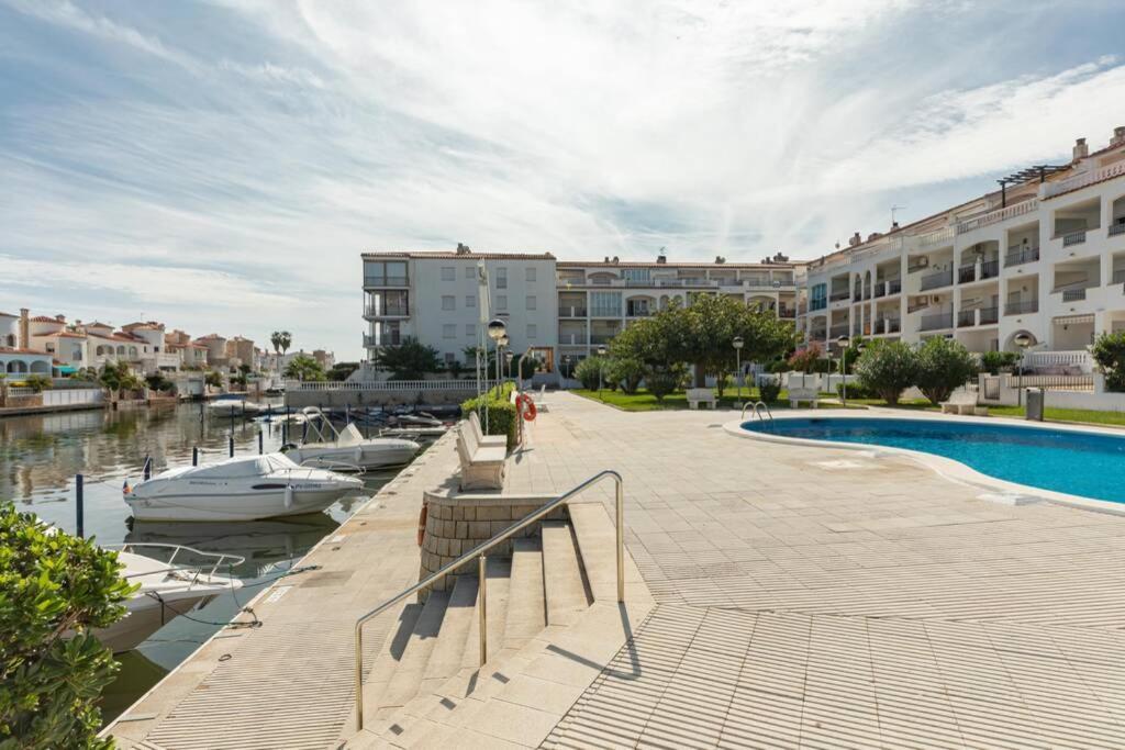 Flateli Empuriabrava Apartment Exterior foto